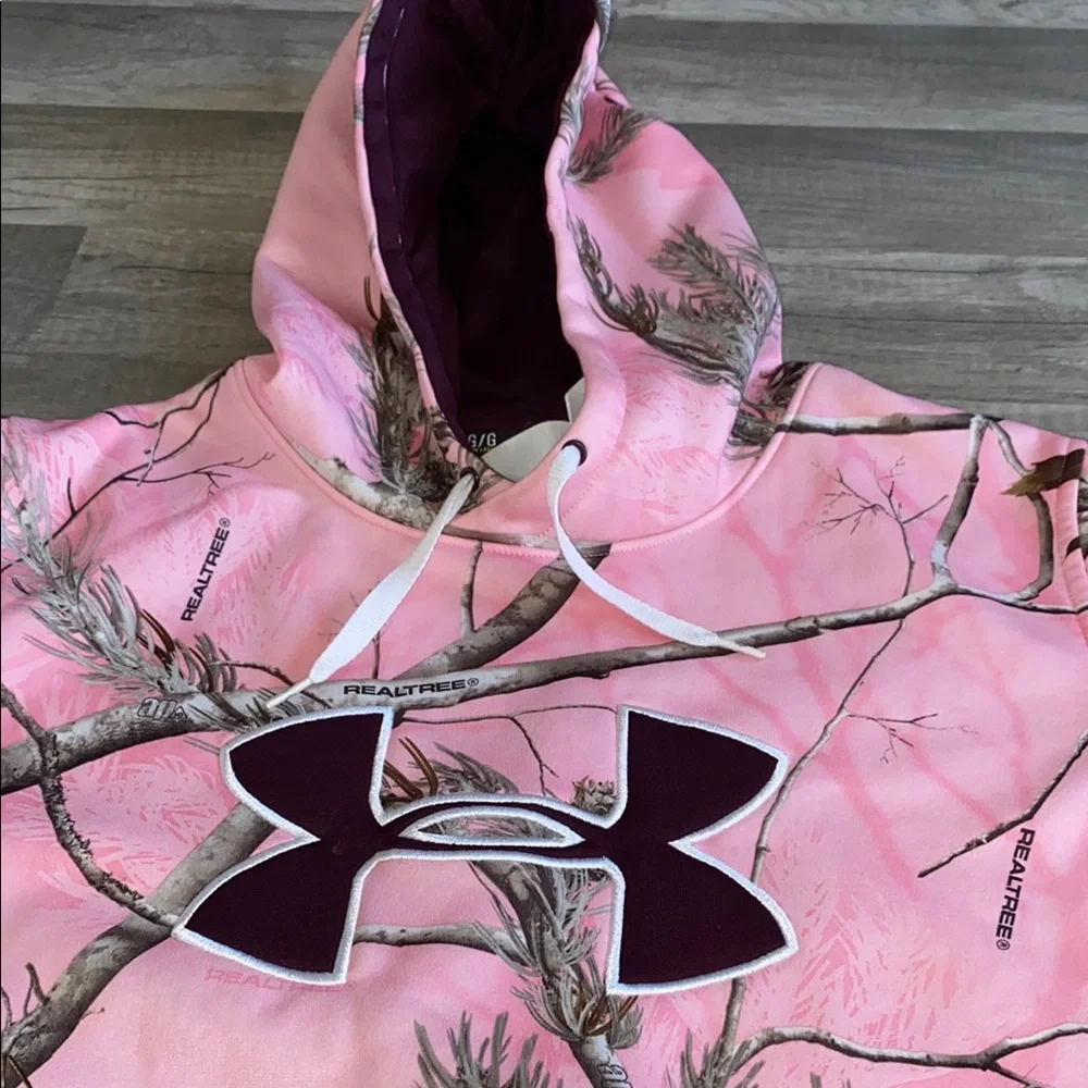 💛 Under Armour Pink and Maroon Camouflage Realtree Hoodie - Picture 3 of 4